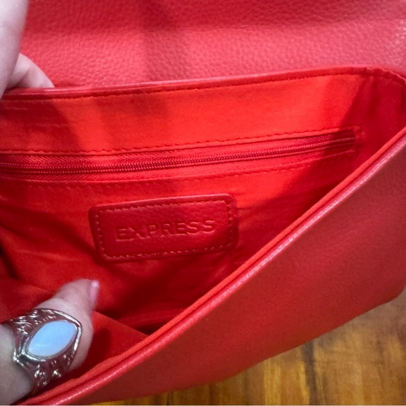 Express Red Leather Shoulder Bag with Chain Strap - Picture 4 of 5